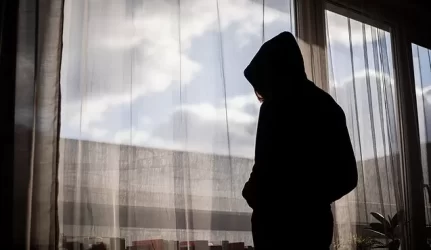 Pilki pastatai kelia depresiją