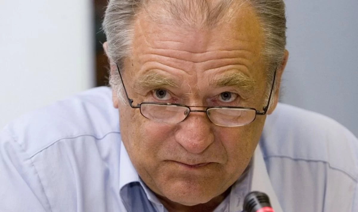 J.Veselka ir P.Gražulis abejoja, ar AE įstatymas atitinka Konstituciją