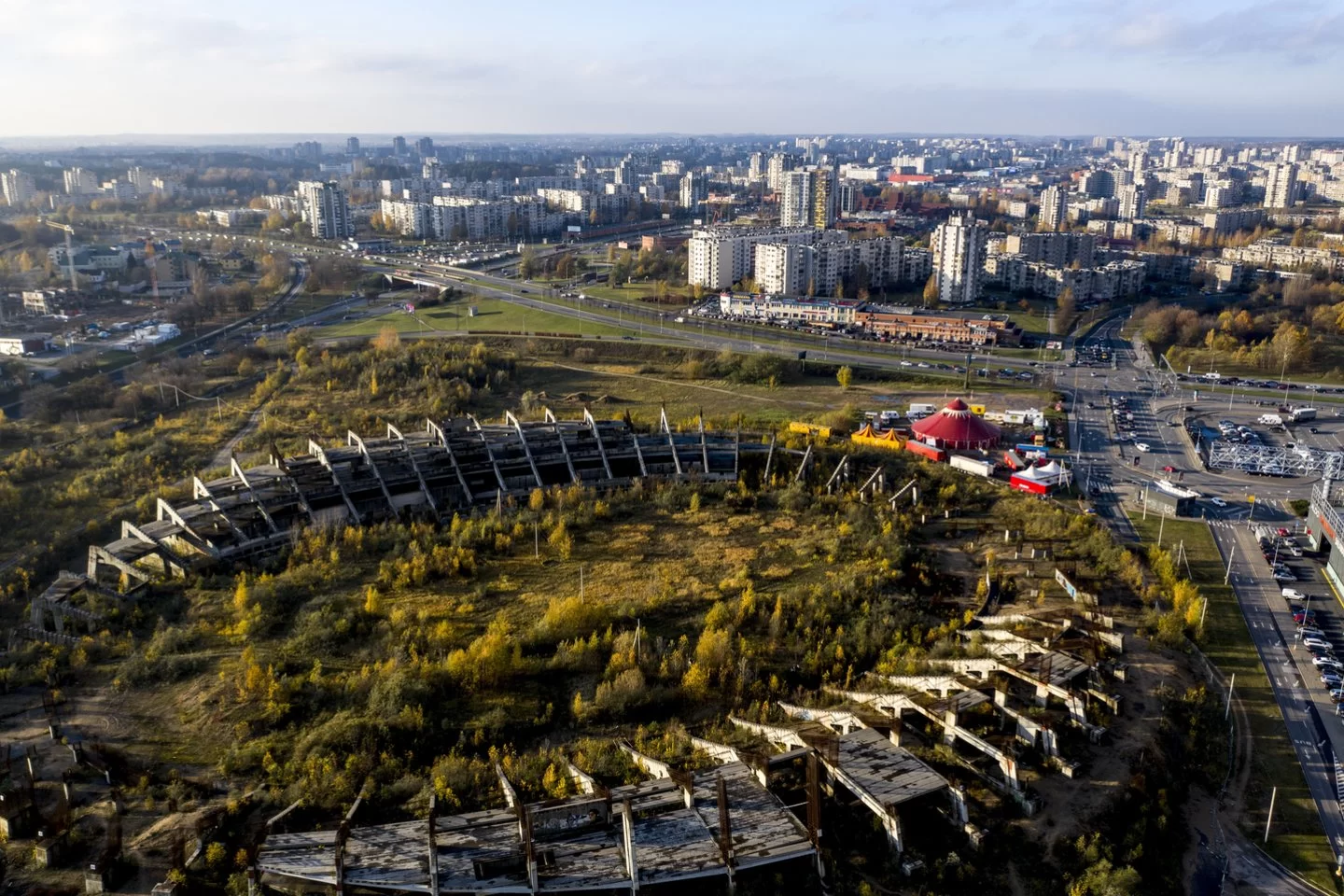 Nepastatė nei rūmų, nei stadiono
