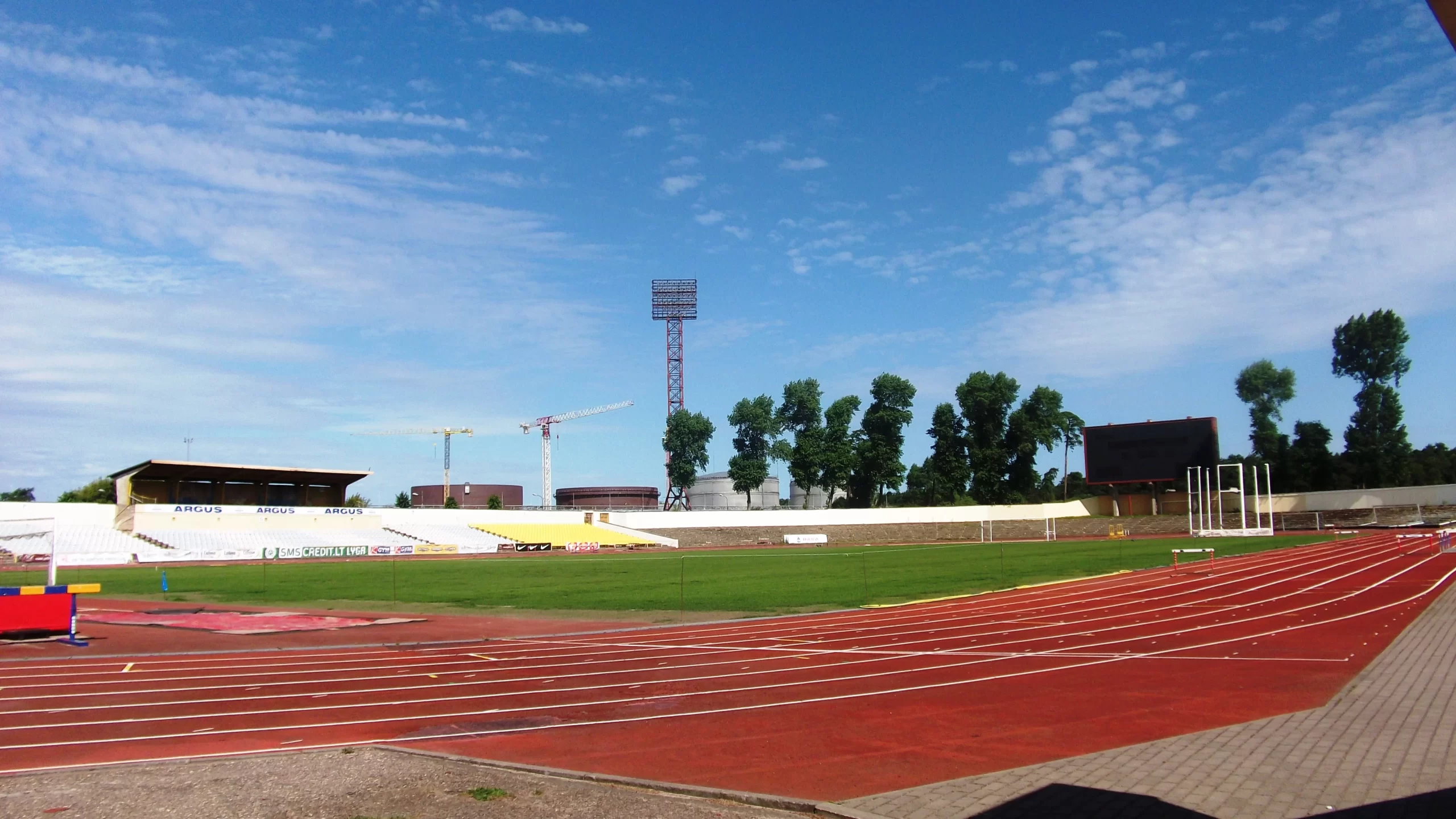Centriniame stadione – kapinių tyla