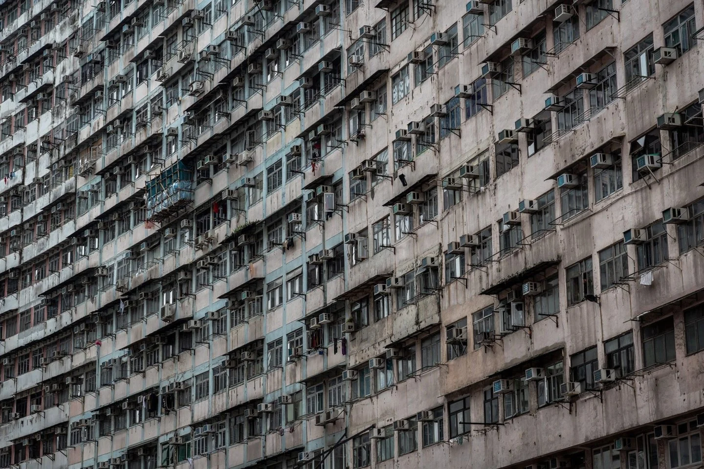 Kinijoje statomi “griūvantys” dangoraižiai