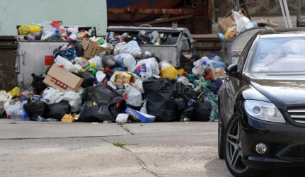Lietuviškos šiukšlės virsta stogais ir baldais