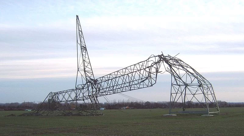 Stiprus vėjas gyventojus paliko be elektros