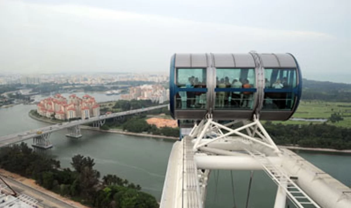 Singapūre pradėjo veikti didžiausias apžvalgos ratas