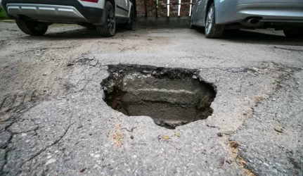Kauno kiemuose bus užlopyta mažiau duobių