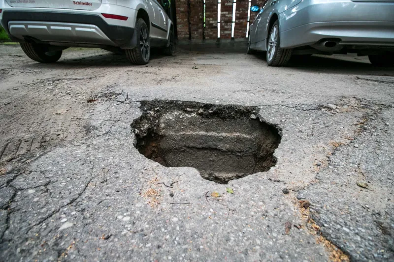Kauno kiemuose bus užlopyta mažiau duobių