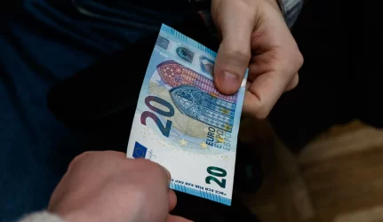 Negrąžintas skolas primena spaudas