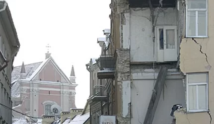sugriuvęs daugiabutis