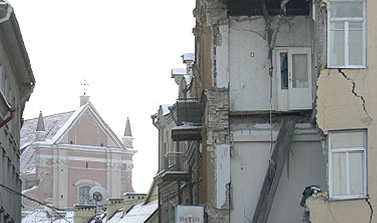 sugriuvęs daugiabutis