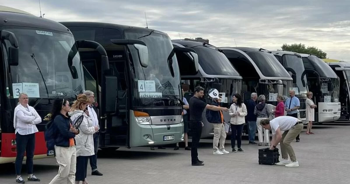 turistų autobusai
