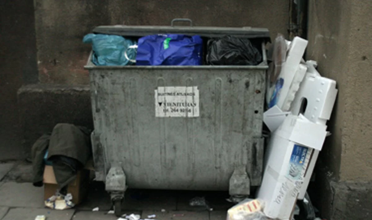 Konteinerių aikštelių dar teks palaukti