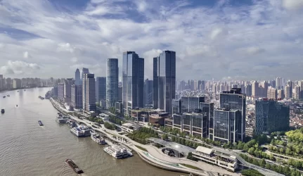 Architektas projektuoja judantį dangoraižį