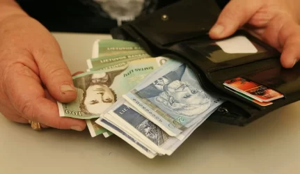 Iškeldinimui neranda pinigų