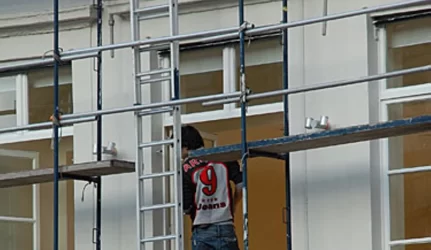 Ketvirtadalis statybininkų žada brangintis