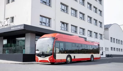 Atnaujinamas viešojo transporto eismas Dariaus ir Girėno g. viaduku per geležinkelį