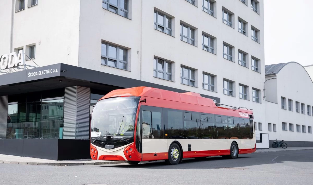 Atnaujinamas viešojo transporto eismas Dariaus ir Girėno g. viaduku per geležinkelį