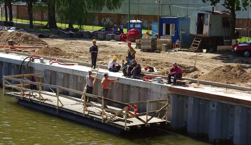 Krantinių betoną paslėps mediena