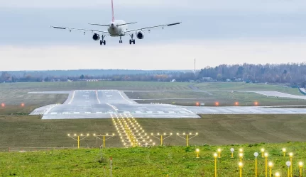 Naikintuvų nusileidimo takas