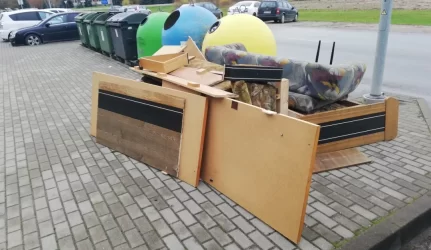 Į sąvartyną – šimtai tonų senų baldų