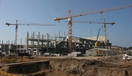 Klaipėdoje stringa statybos