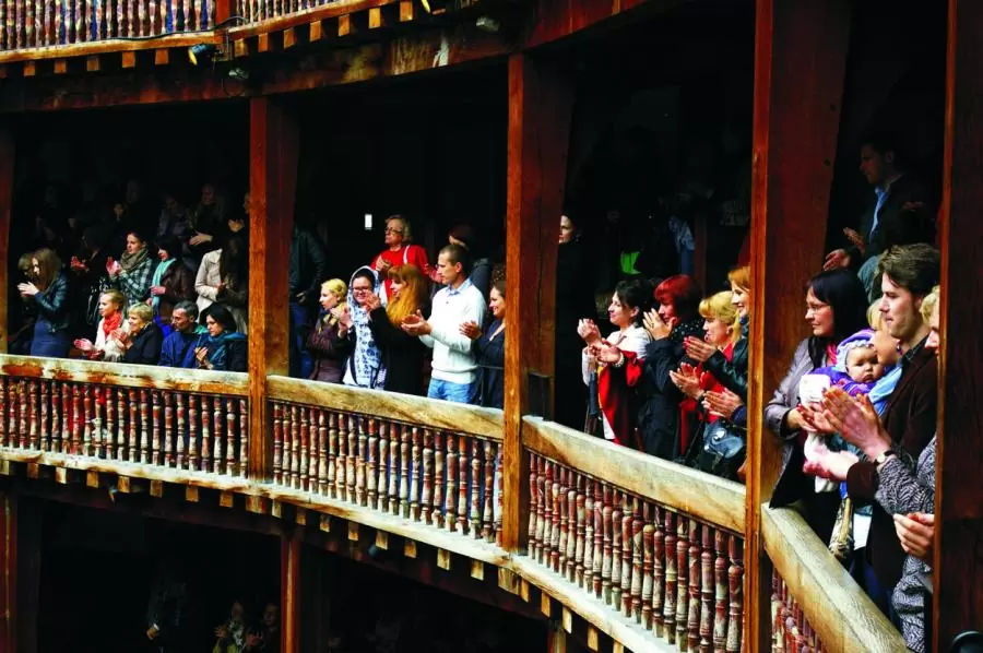 Uždarytas teatras kuria “Hamletą”