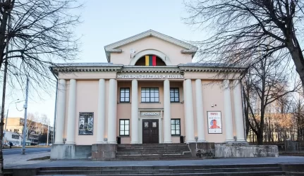 Lėlių vežimo teatro pastatas