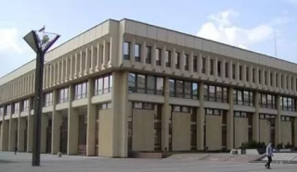 Įkurtuvių vainikas Seimo viešbučiui dar nepinamas