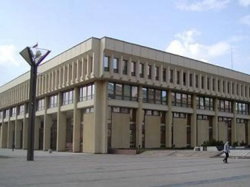 Įkurtuvių vainikas Seimo viešbučiui dar nepinamas
