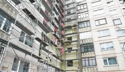 Lietuvoje daugiabučiai modernizuojami vėžlio žingsniu