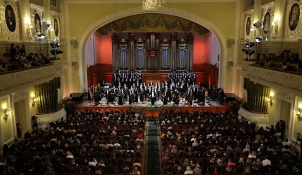 Meras lankysis remontuojamoje Kauno filharmonijoje