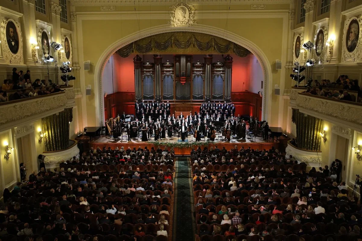 Meras lankysis remontuojamoje Kauno filharmonijoje