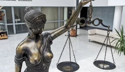 /Panevėžys/ Savivaldybės padaliniai įsikurs Apylinkės teismo pastate