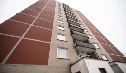 Smulkios nekilnojamojo turto agentūros turėtų jungtis, pataria asociacija