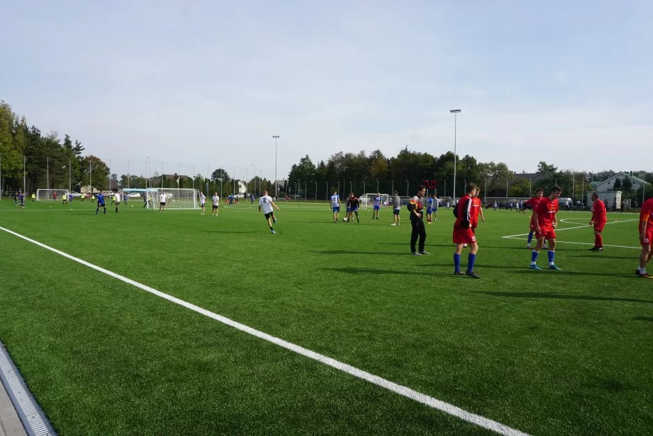 Atidarytas futbolo dirbtinės dangos aikštynas