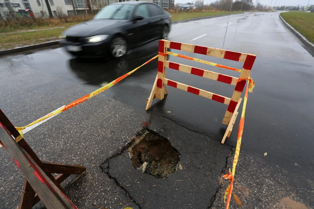 Dėl duobėtos gatvės skundžiasi gyventojai