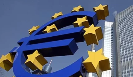 ECB paliko galioti 4,25 proc. bazinę palūkanų normą