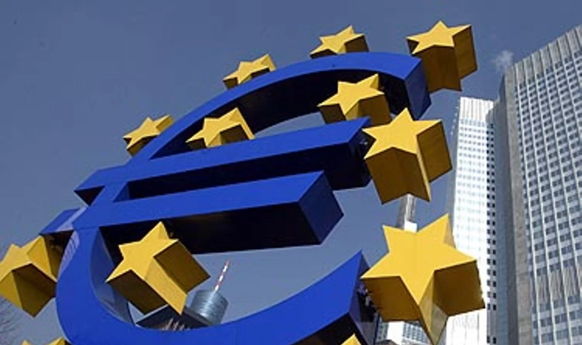 ECB paliko galioti 4,25 proc. bazinę palūkanų normą