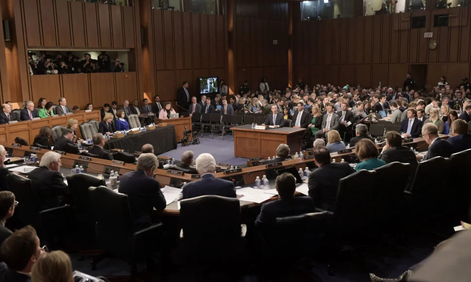 JAV Senatas pritarė 700 mlrd. JAV dolerių vertės ūkio gelbėjimo planui