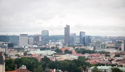 Ką geriau dabar pirkti – namą mieste ar užmiestyje?