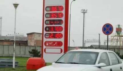 Krizė tirpdo degalų kainas