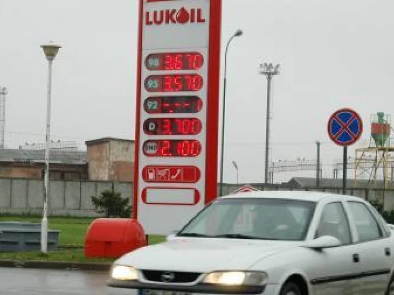 Krizė tirpdo degalų kainas