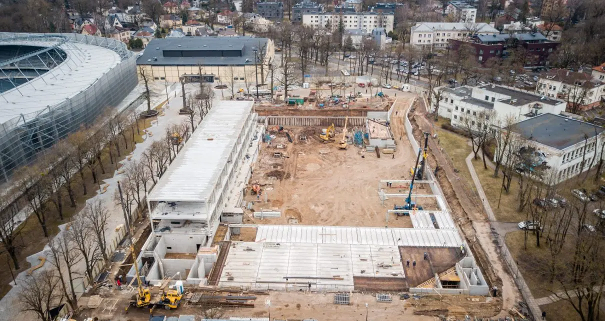 Nauja statyba – alėjos siaurinimo pradžia