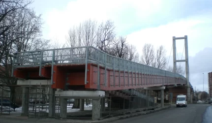 Tiltas per geležinkelį