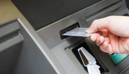 Sostinėje pradėjo veikti 100-asis “Snoro” bankomatas