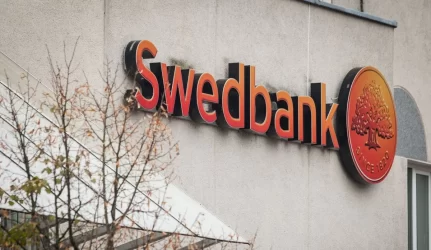 “Swedbank” Lietuvoje žmonių neatleis