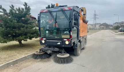 miesto gatvių teritorijų valymas