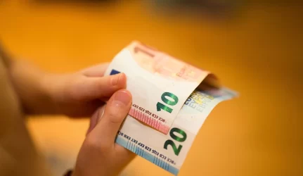 Lietuvos bankai teigia žmonių neatleidžiantys