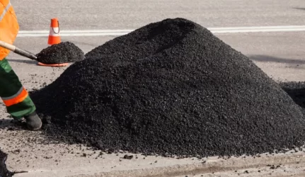 Dėl gaisro sustabdyta asfalto gamyba