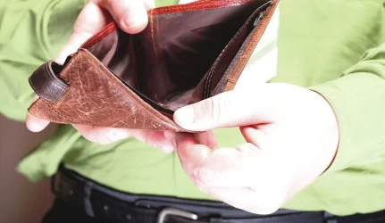 Skolininkai vengia bankų