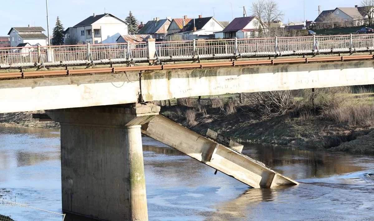 Lūžęs tiltas apnuogino kelininkų problemas